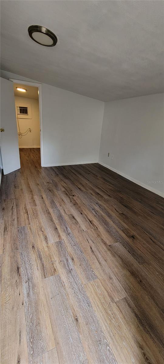 Listing photo id 8 for 8009 11th Street