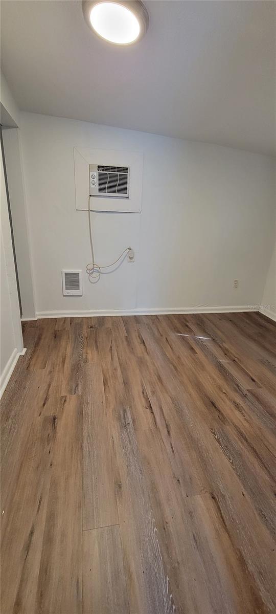 Listing photo id 9 for 8009 11th Street