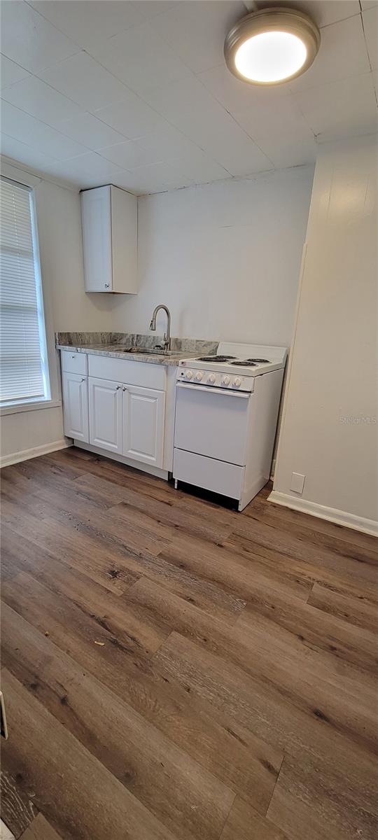 Listing photo id 11 for 8009 11th Street