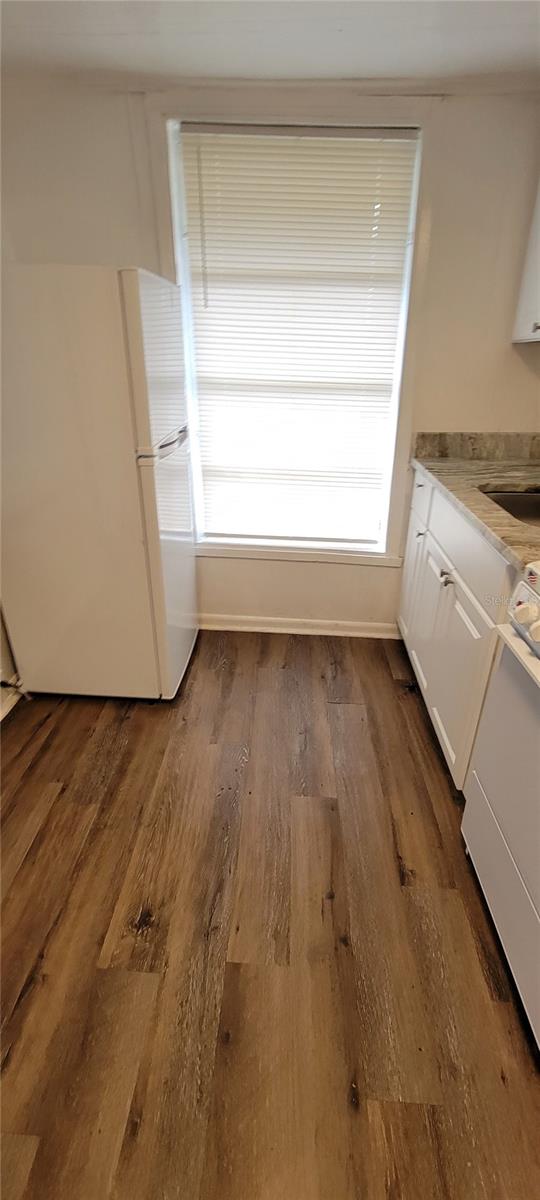 Listing photo id 12 for 8009 11th Street