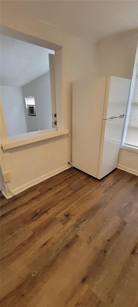 Listing photo id 13 for 8009 11th Street