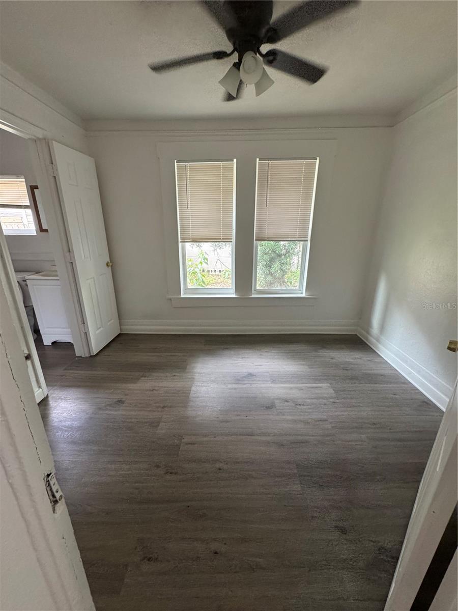 Listing photo id 4 for 8009 11th Street