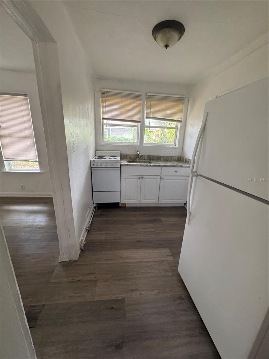 Listing photo id 5 for 8009 11th Street