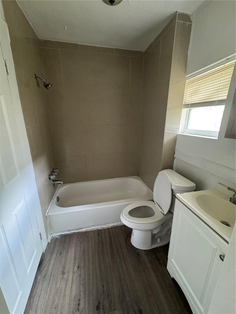 Listing photo id 6 for 8009 11th Street