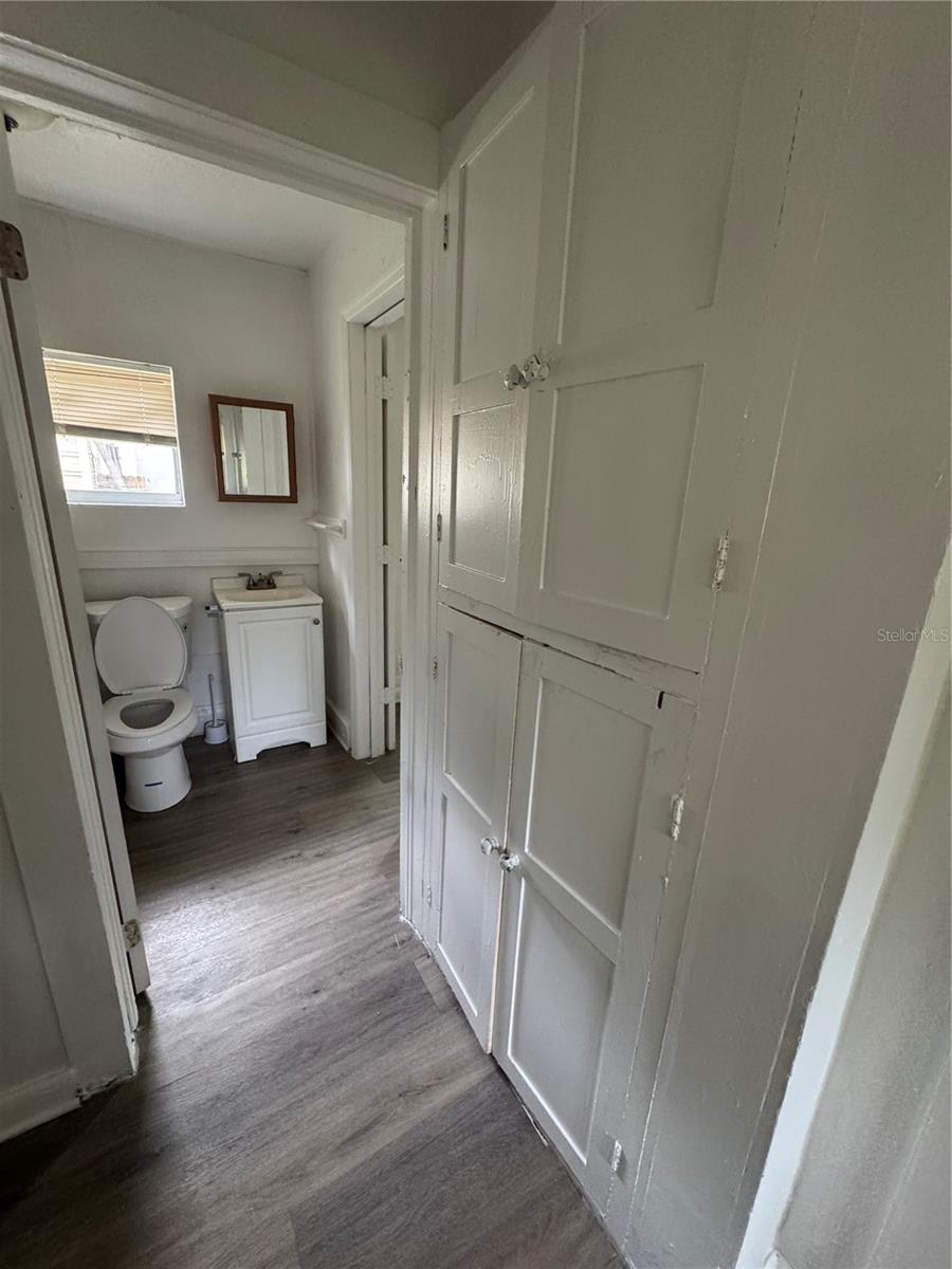 Listing photo id 7 for 8009 11th Street