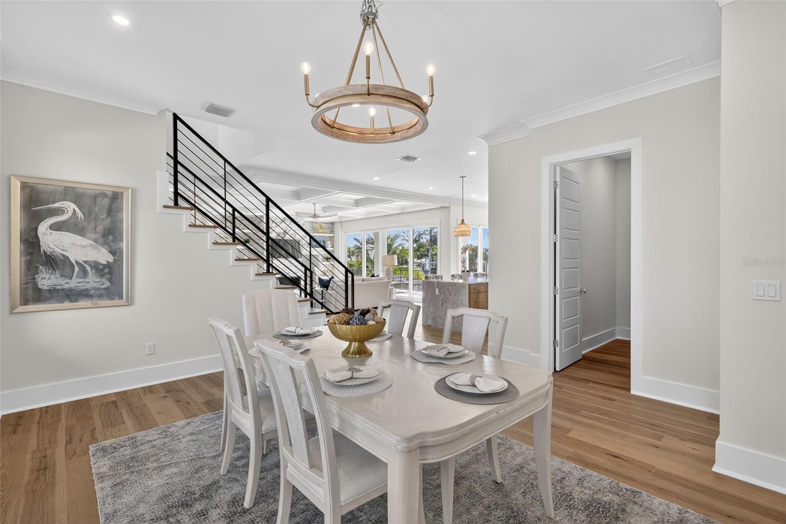 Listing photo id 9 for 2050 Hawaii Avenue Ne