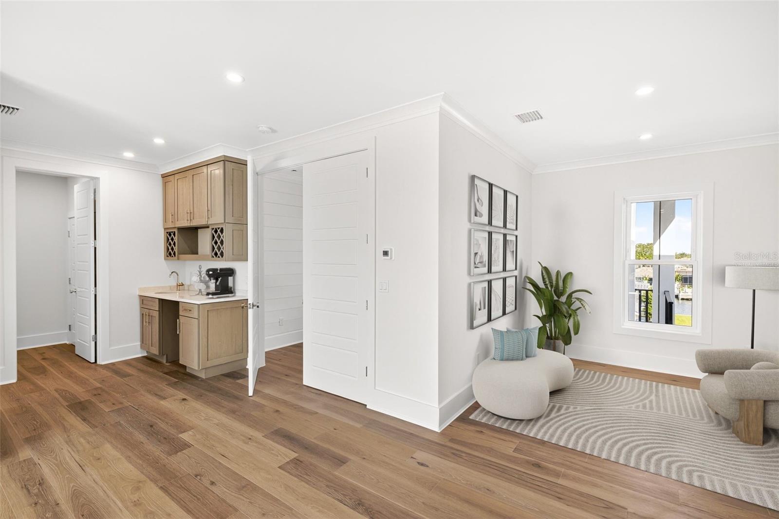 Listing photo id 25 for 2050 Hawaii Avenue Ne
