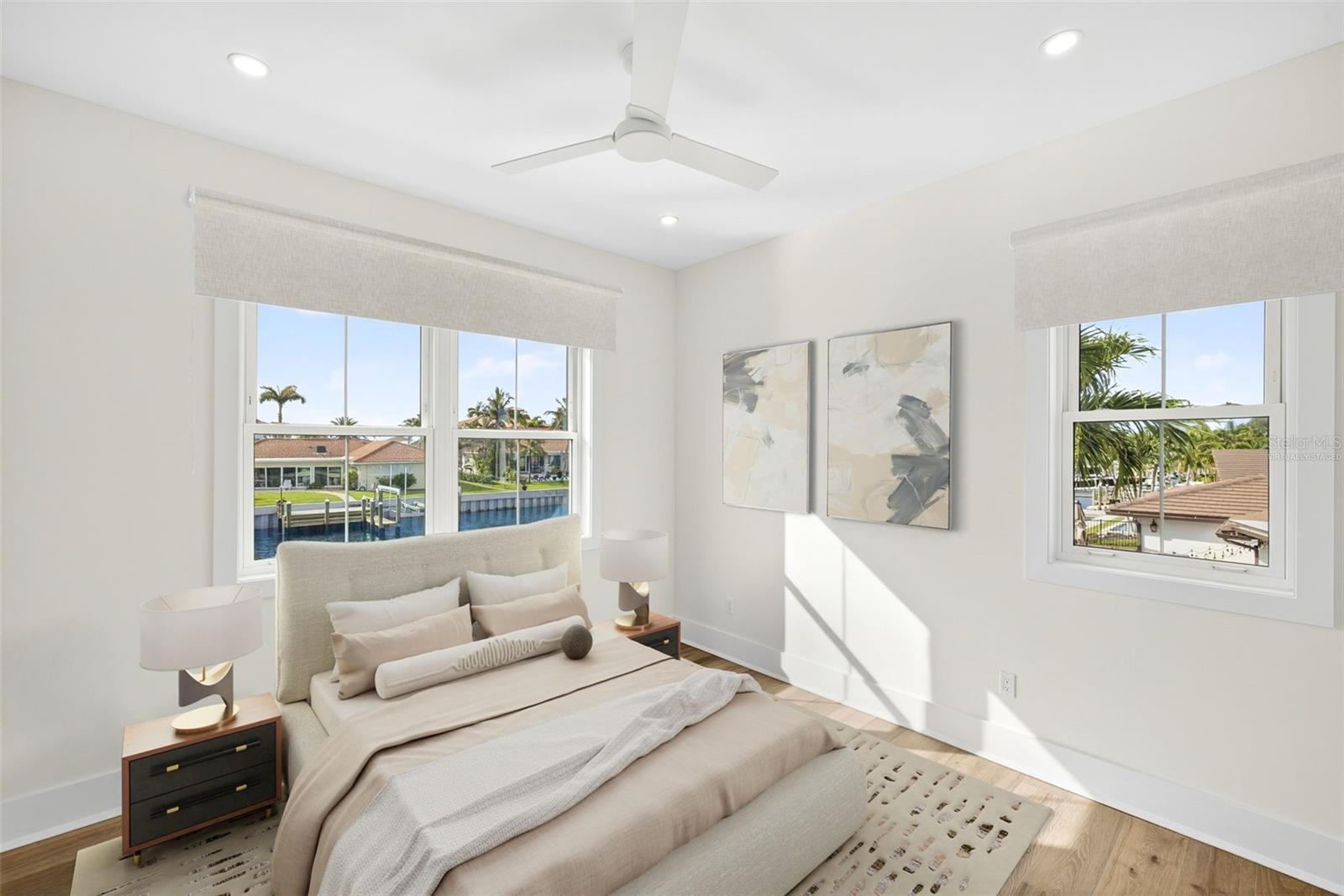 Listing photo id 33 for 2050 Hawaii Avenue Ne