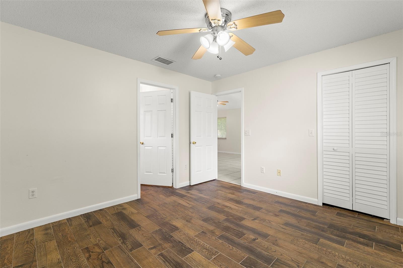 Image 16 of 25 For 10439 Isleworth Avenue