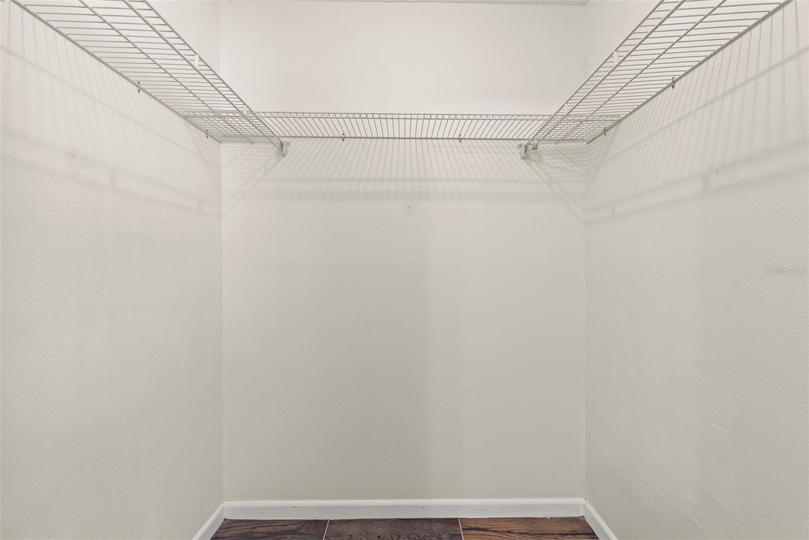 Image 18 of 25 For 10439 Isleworth Avenue