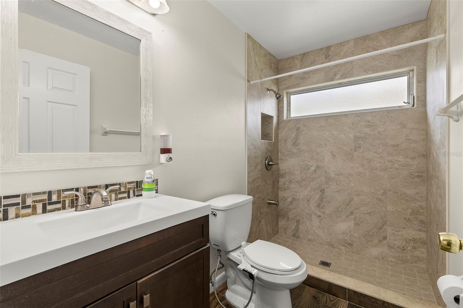 Image 20 of 25 For 10439 Isleworth Avenue