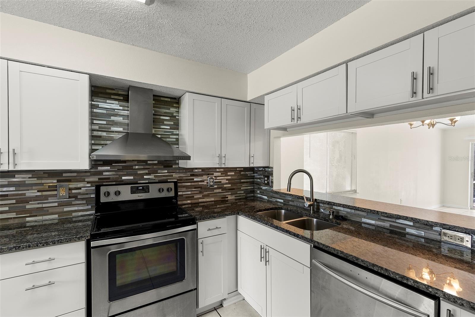 Image 5 of 25 For 10439 Isleworth Avenue