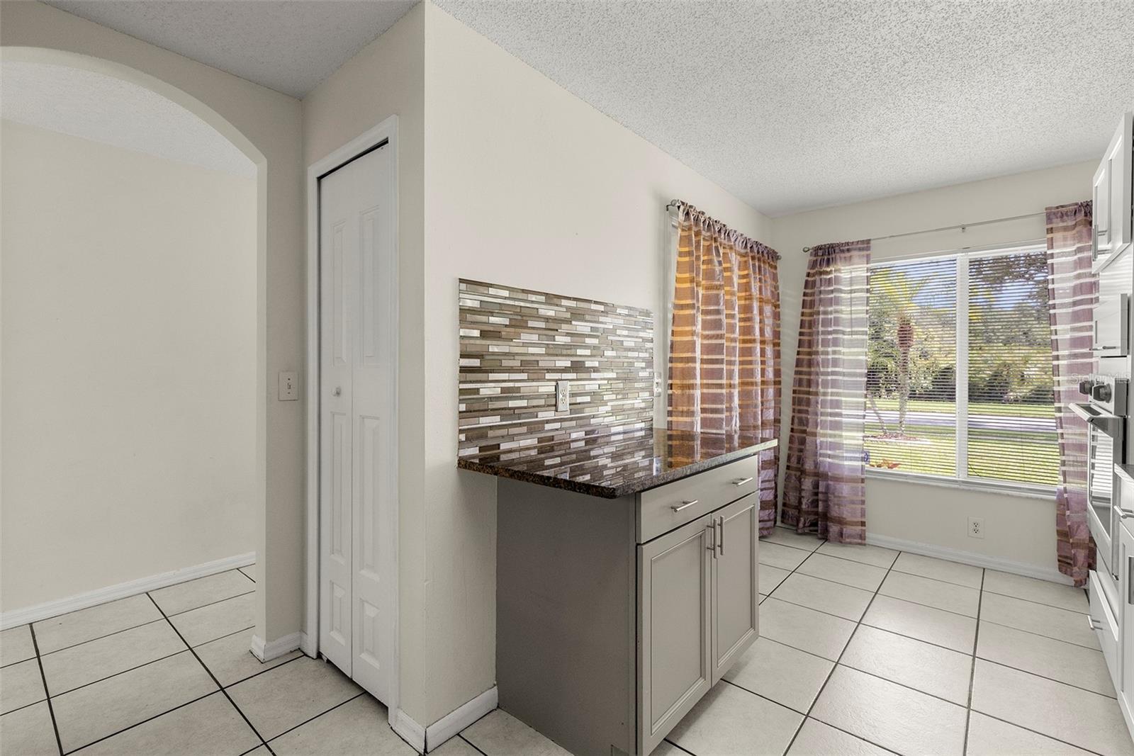 Image 7 of 25 For 10439 Isleworth Avenue