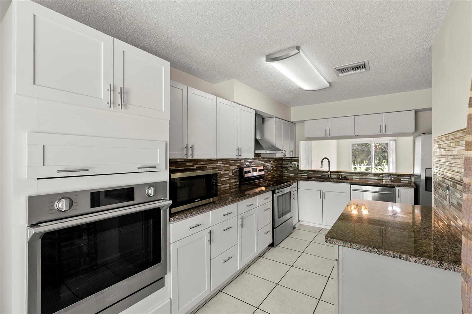 Image 8 of 25 For 10439 Isleworth Avenue