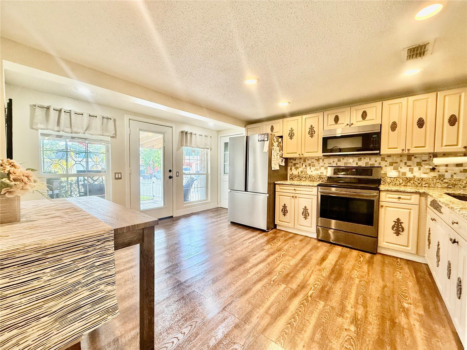 Listing photo id 5 for 10208 Turtle Hill Court