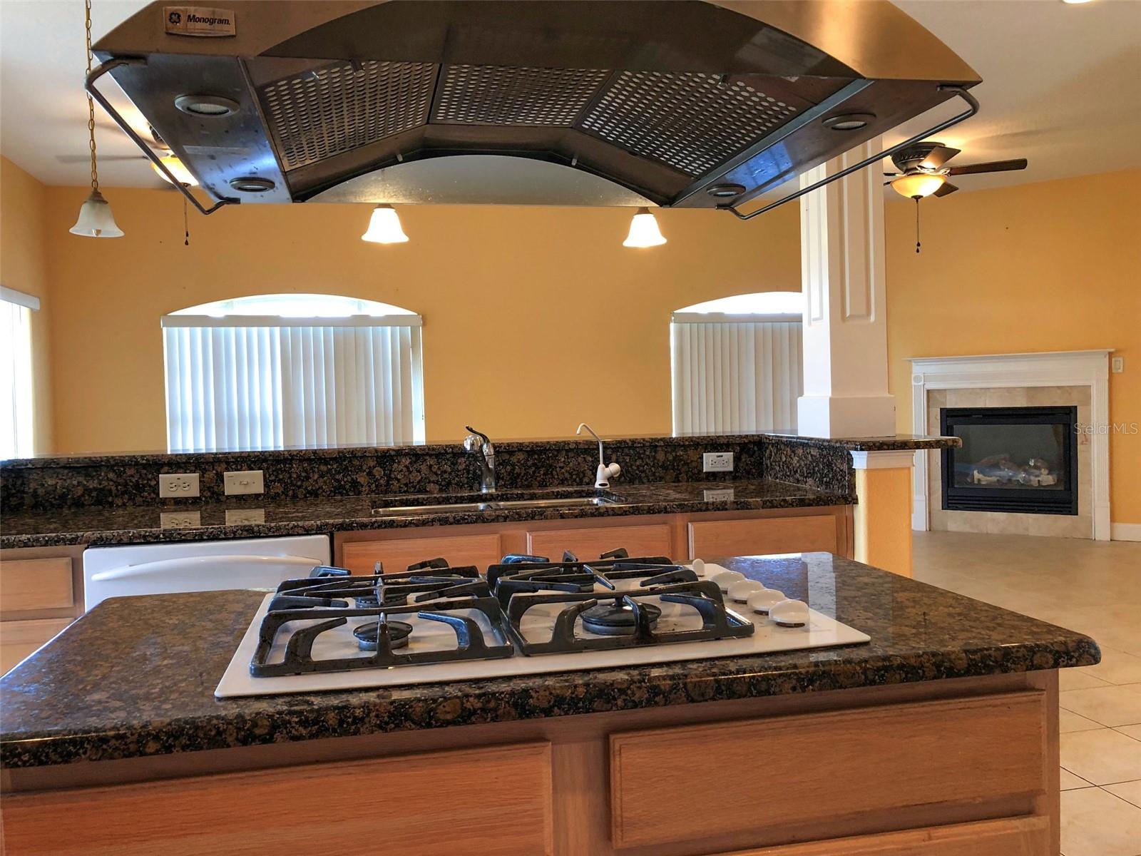 Image 18 of 39 For 6517 Channelside Drive