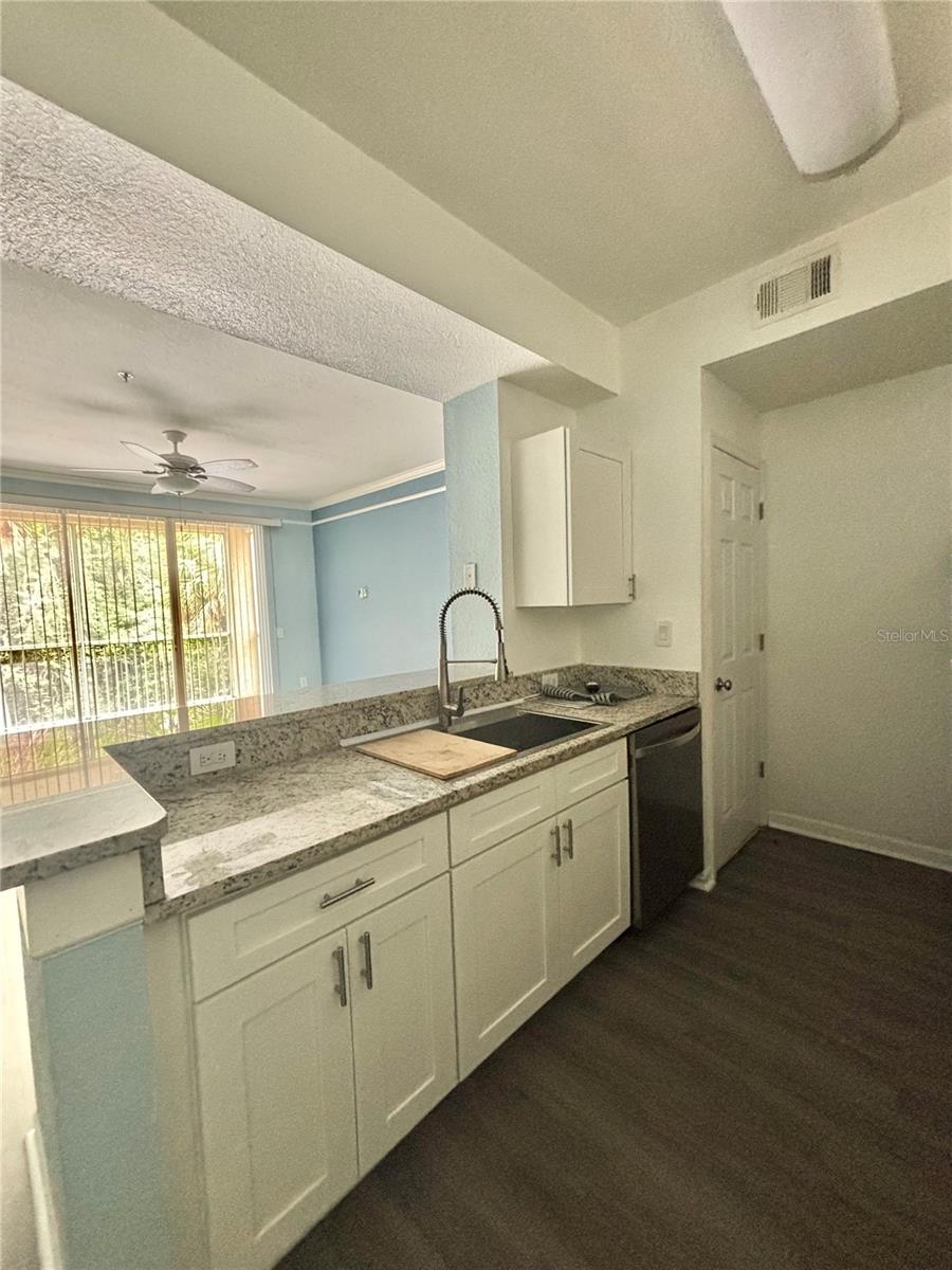Image 4 of 19 For 17110 Carrington Park Drive 832