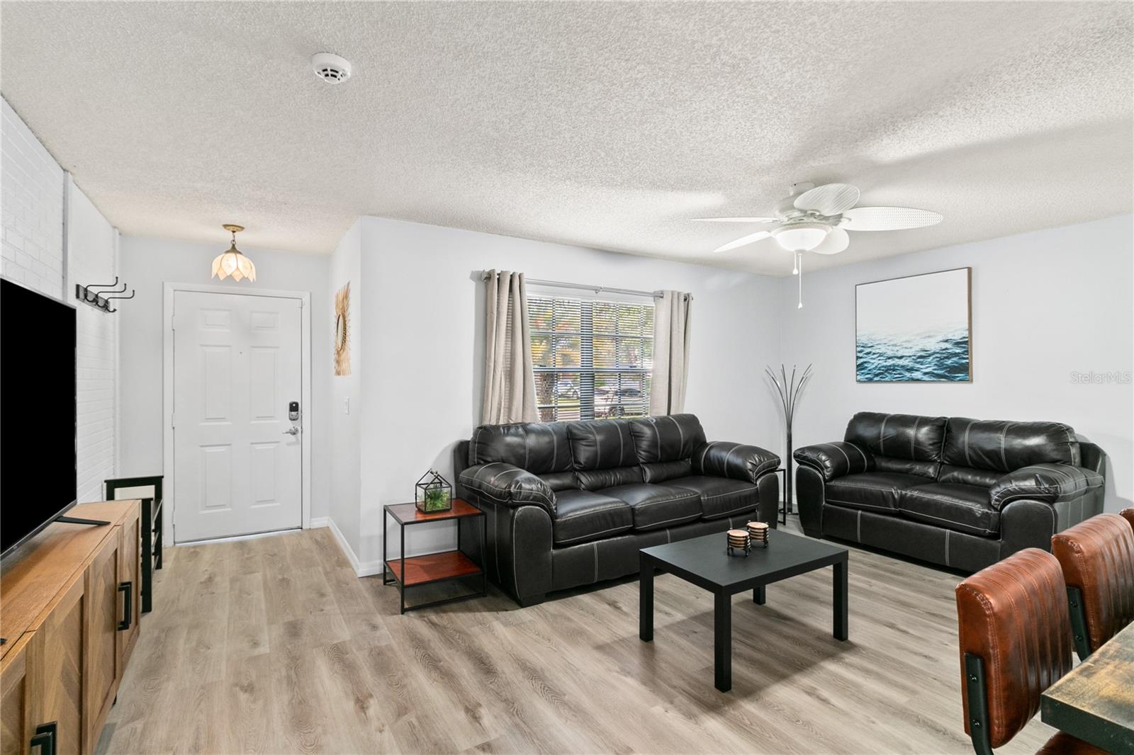 Image 3 of 27 For 725 Winter Garden Drive