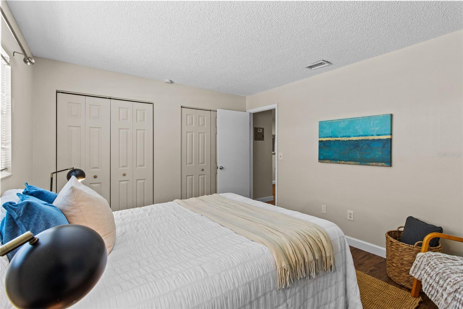 Listing photo id 12 for 7941 58th Avenue N 104