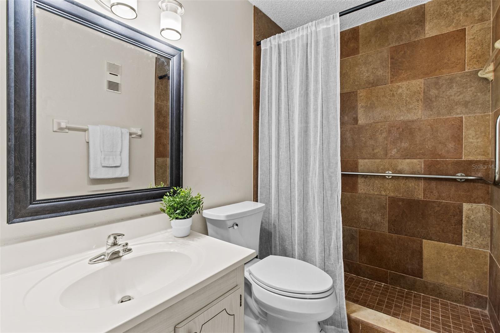 Listing photo id 13 for 7941 58th Avenue N 104