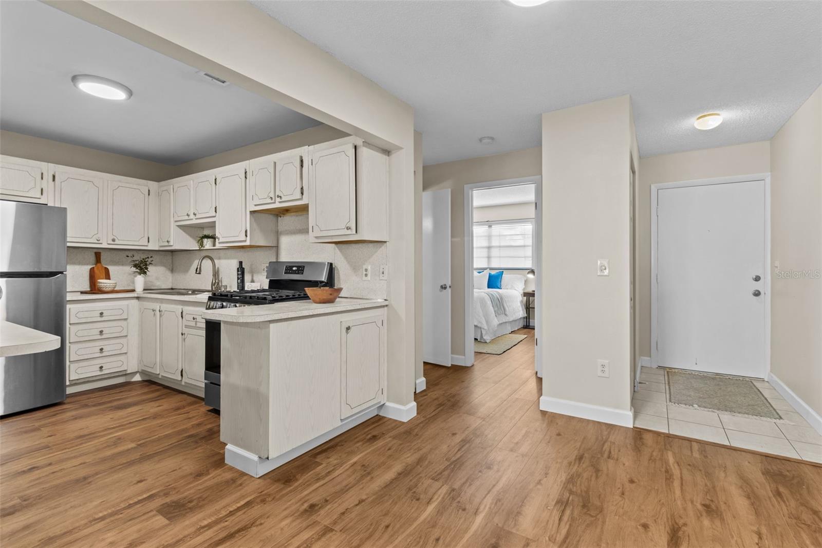 Listing photo id 15 for 7941 58th Avenue N 104