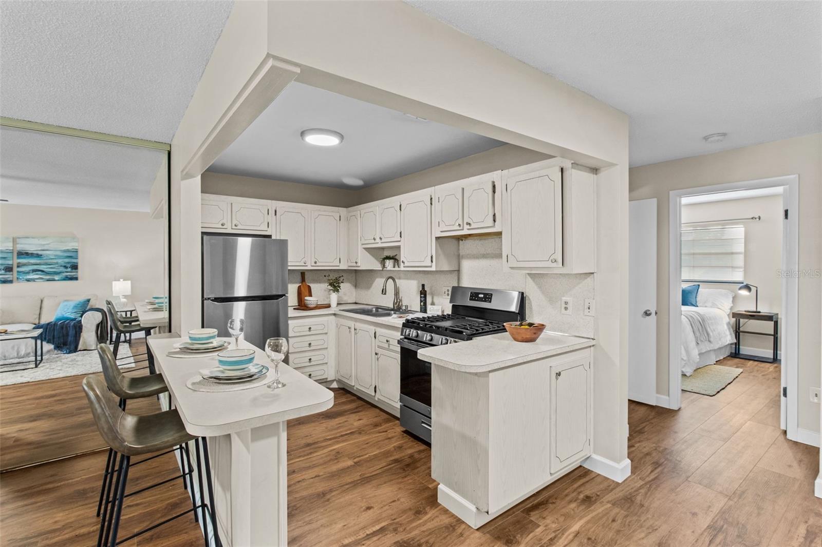 Listing photo id 16 for 7941 58th Avenue N 104