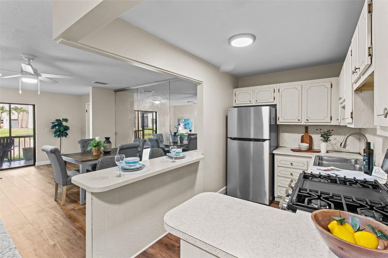 Listing photo id 18 for 7941 58th Avenue N 104
