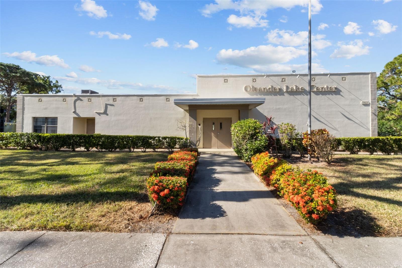 Listing photo id 35 for 7941 58th Avenue N 104