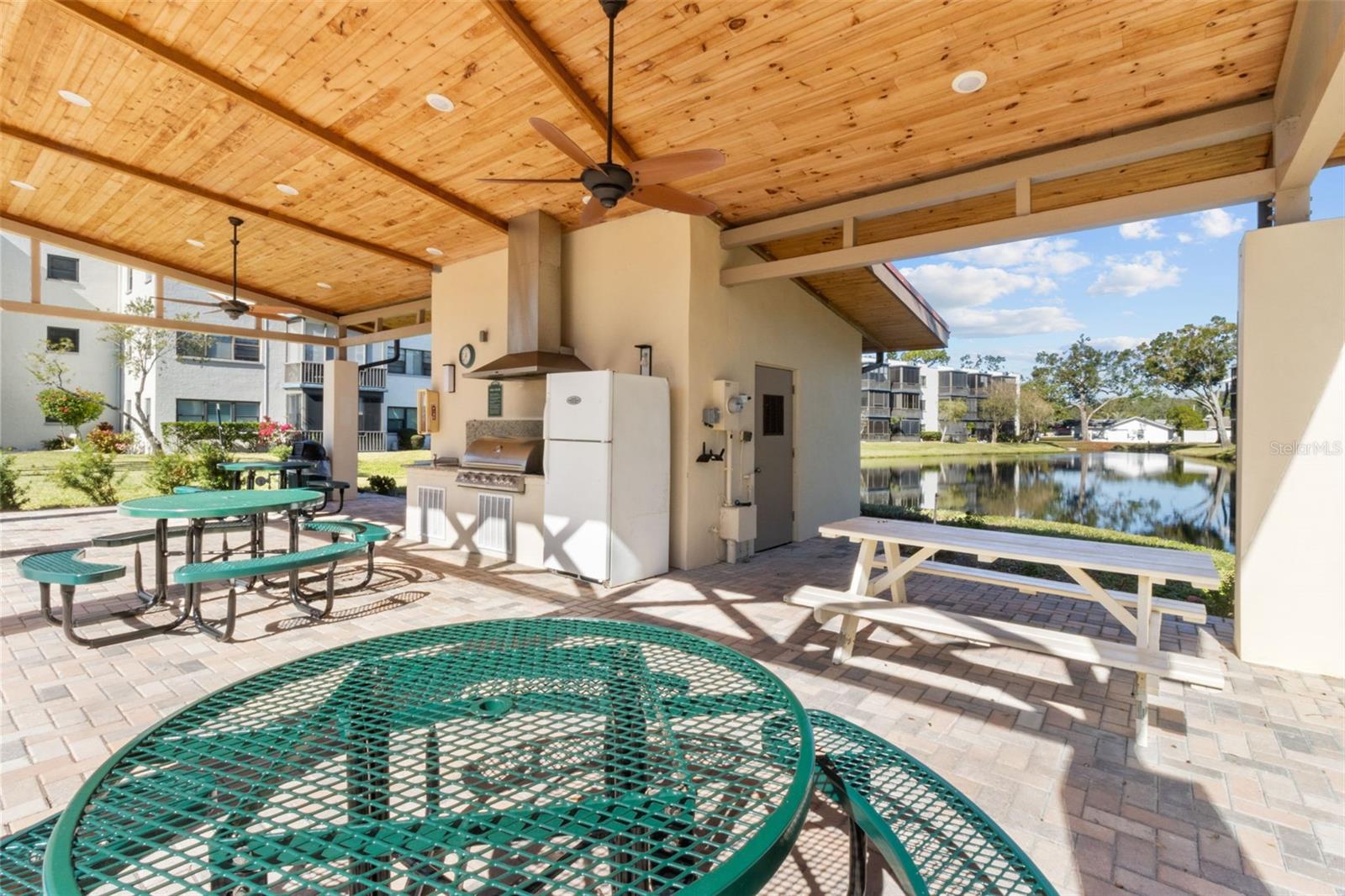 Listing photo id 39 for 7941 58th Avenue N 104