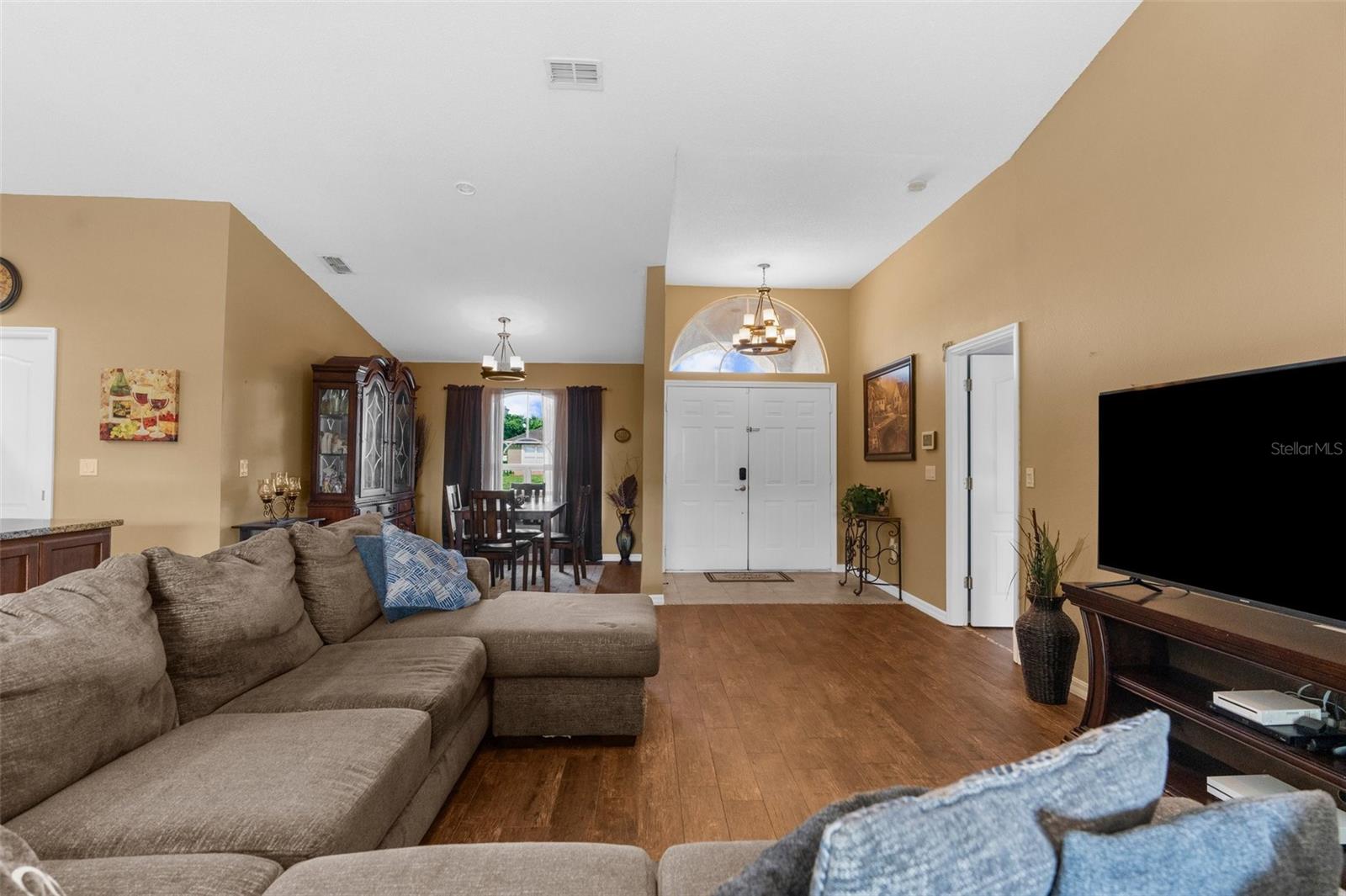 Image 4 of 37 For 1041 Altoona Avenue