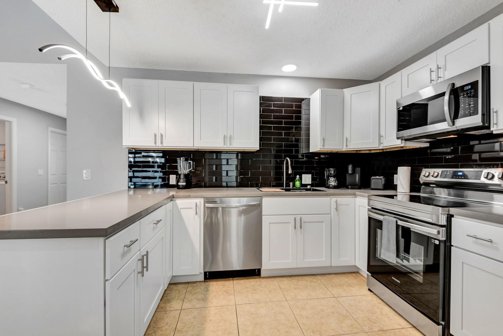Image 14 of 52 For 5682 25th Street Circle E