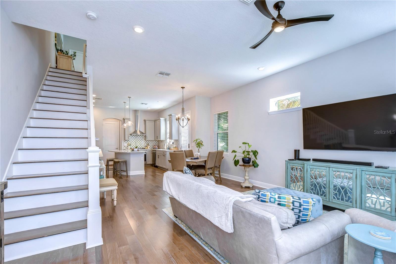Image 19 of 41 For 303 Arrawana Avenue 3