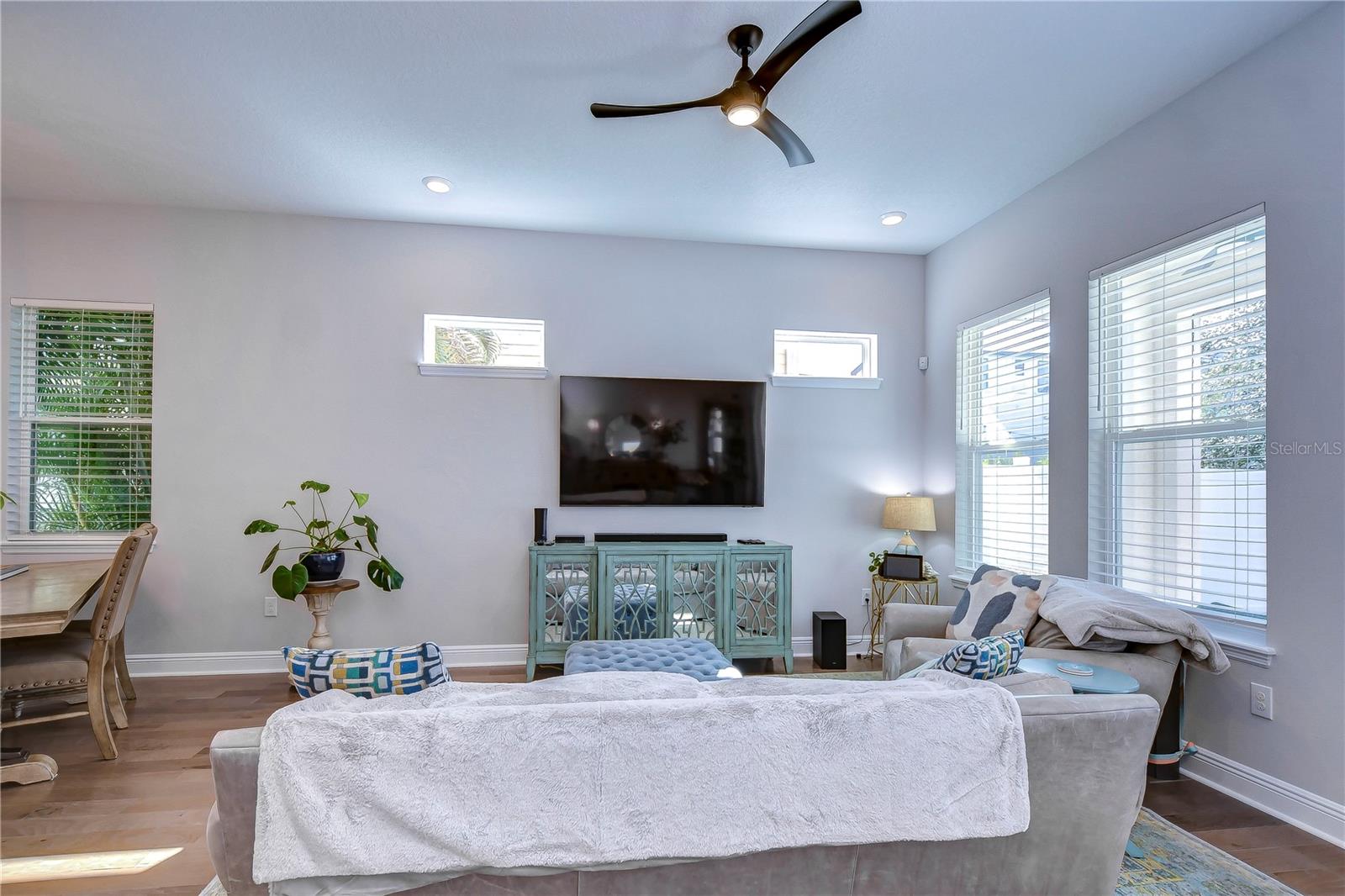 Image 20 of 41 For 303 Arrawana Avenue 3