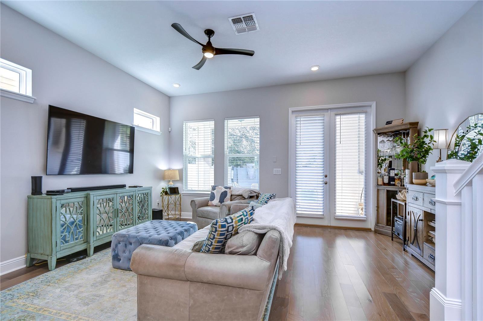 Image 22 of 41 For 303 Arrawana Avenue 3