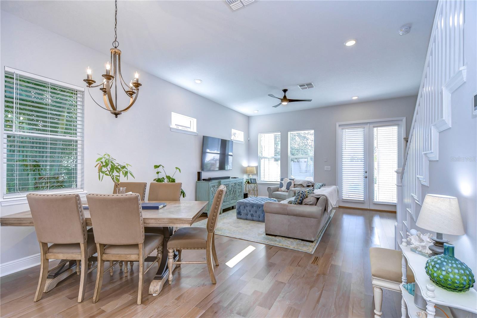 Image 23 of 41 For 303 Arrawana Avenue 3