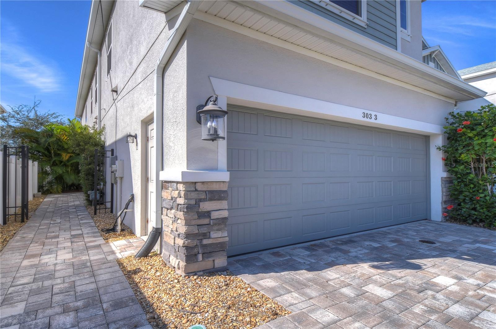 Image 4 of 41 For 303 Arrawana Avenue 3