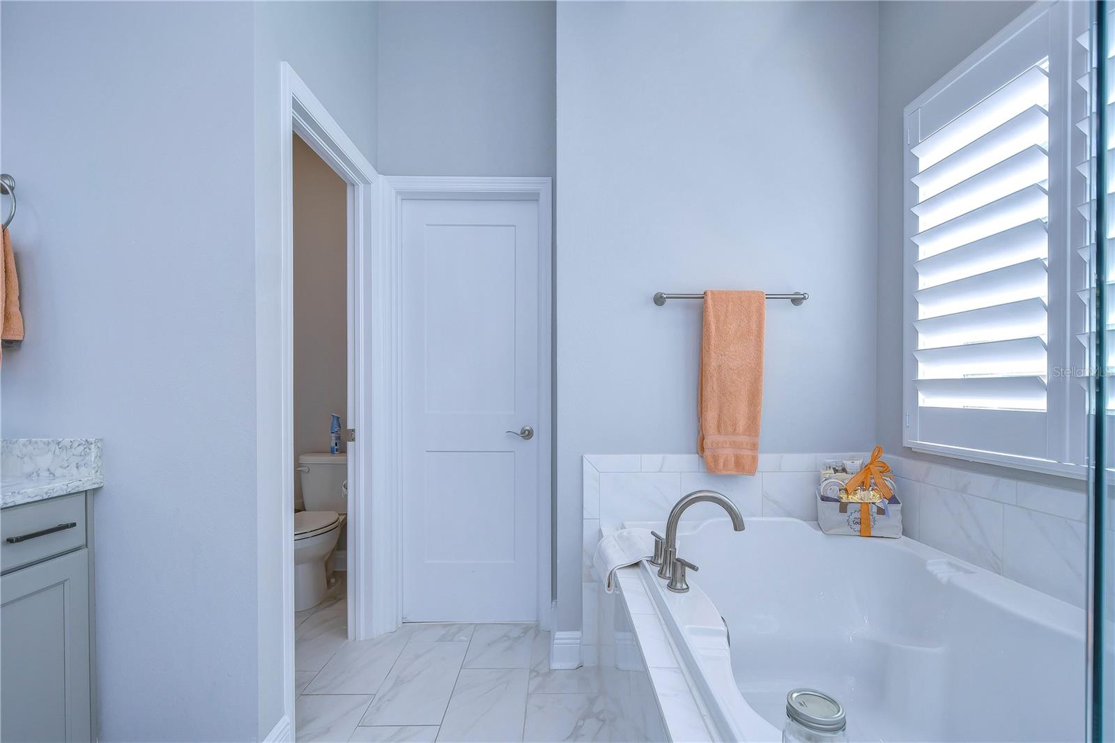Image 6 of 41 For 303 Arrawana Avenue 3