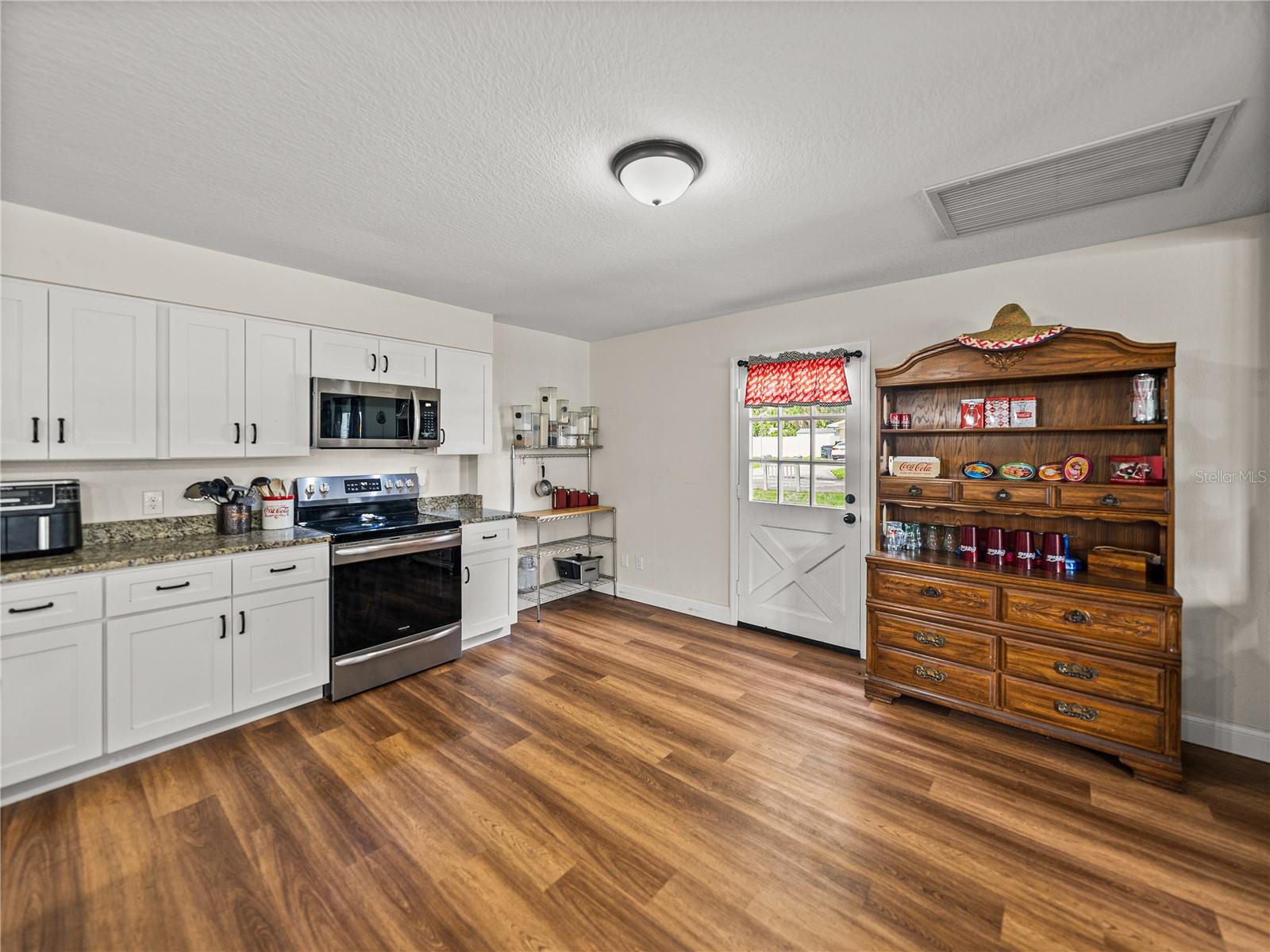 Image 27 of 81 For 609 Pipkin Road