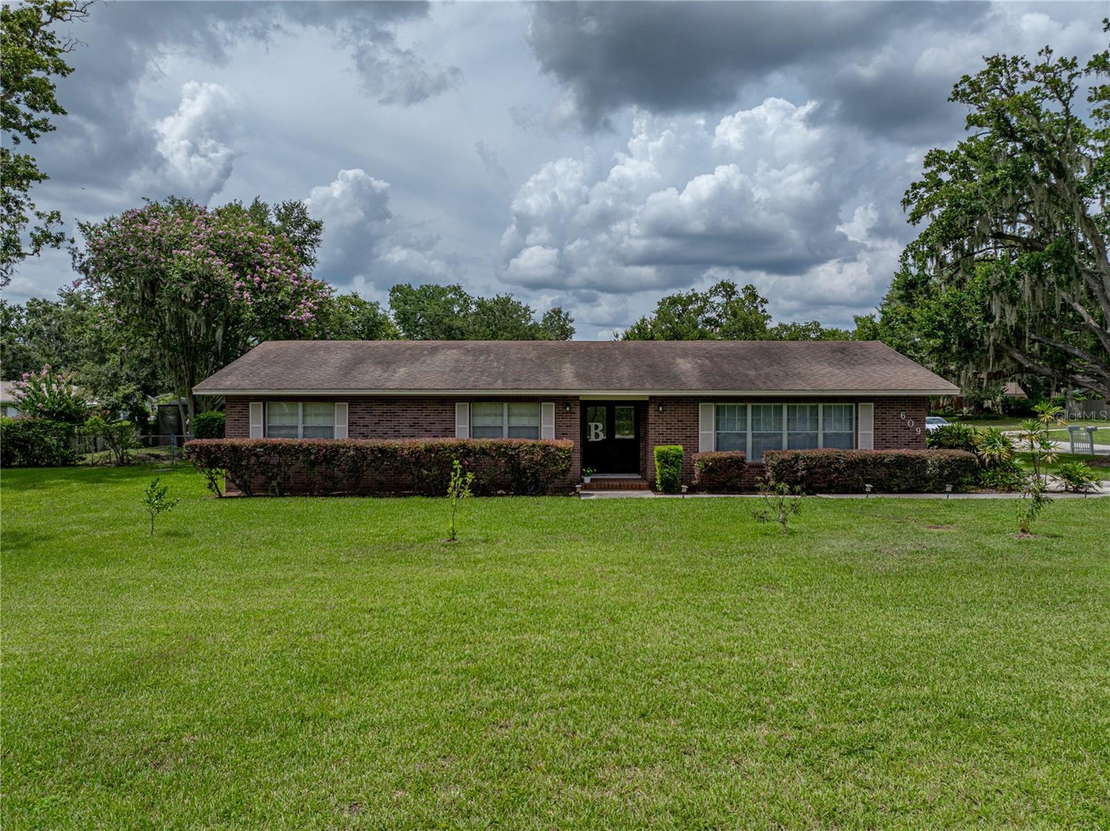 Image 3 of 81 For 609 Pipkin Road