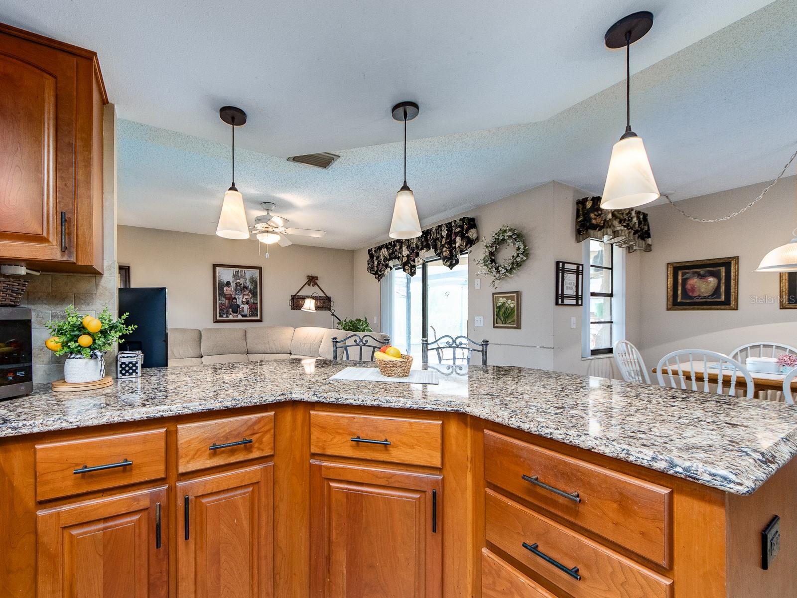 Listing photo id 11 for 7300 Dogleg Court
