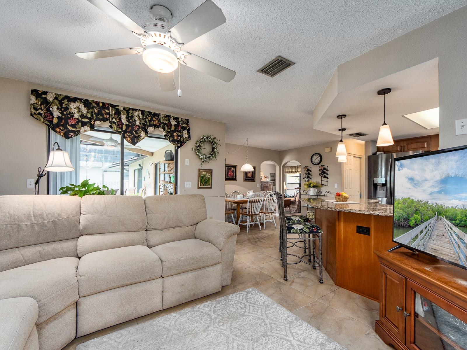 Listing photo id 14 for 7300 Dogleg Court