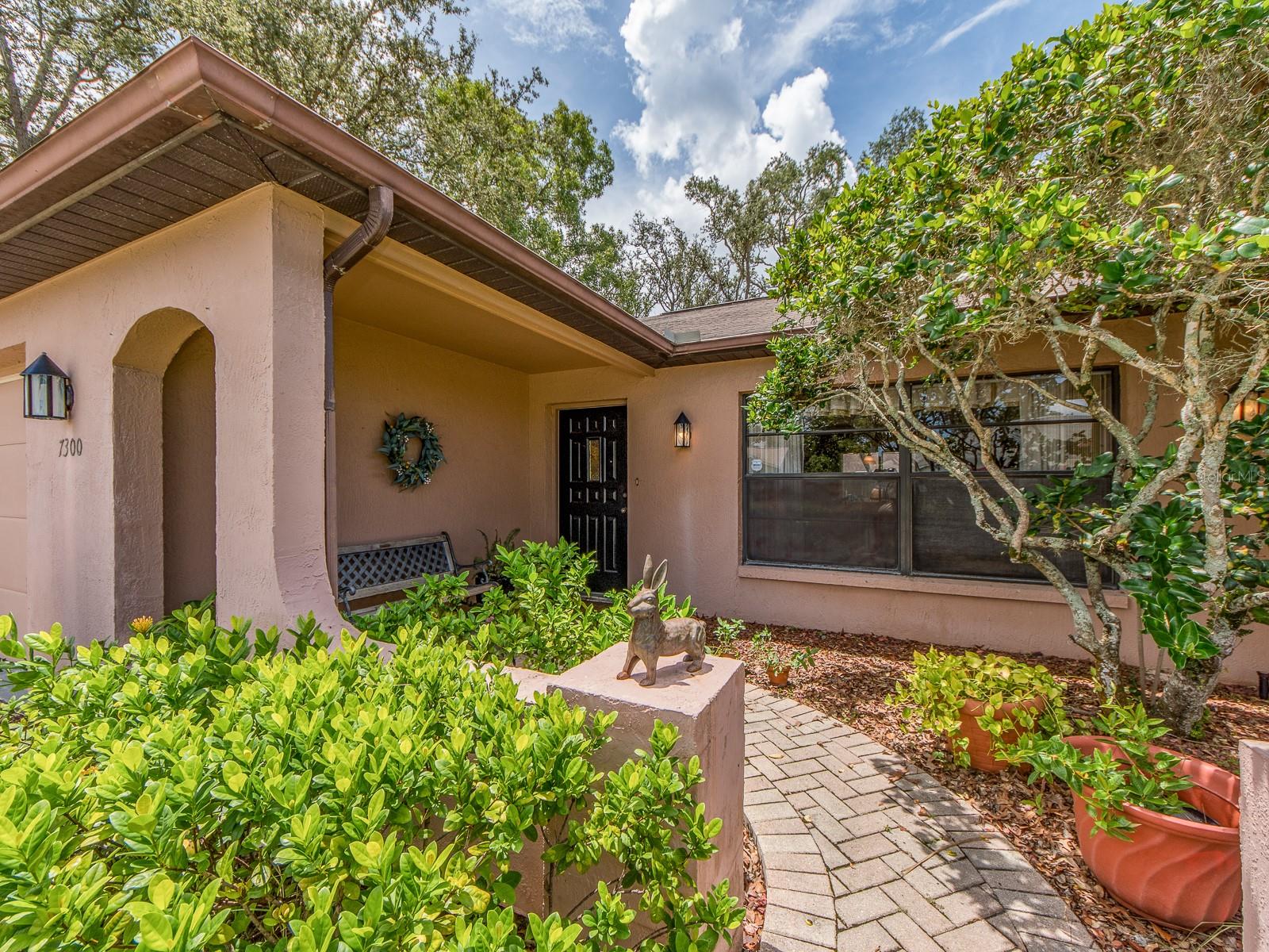 Listing photo id 0 for 7300 Dogleg Court