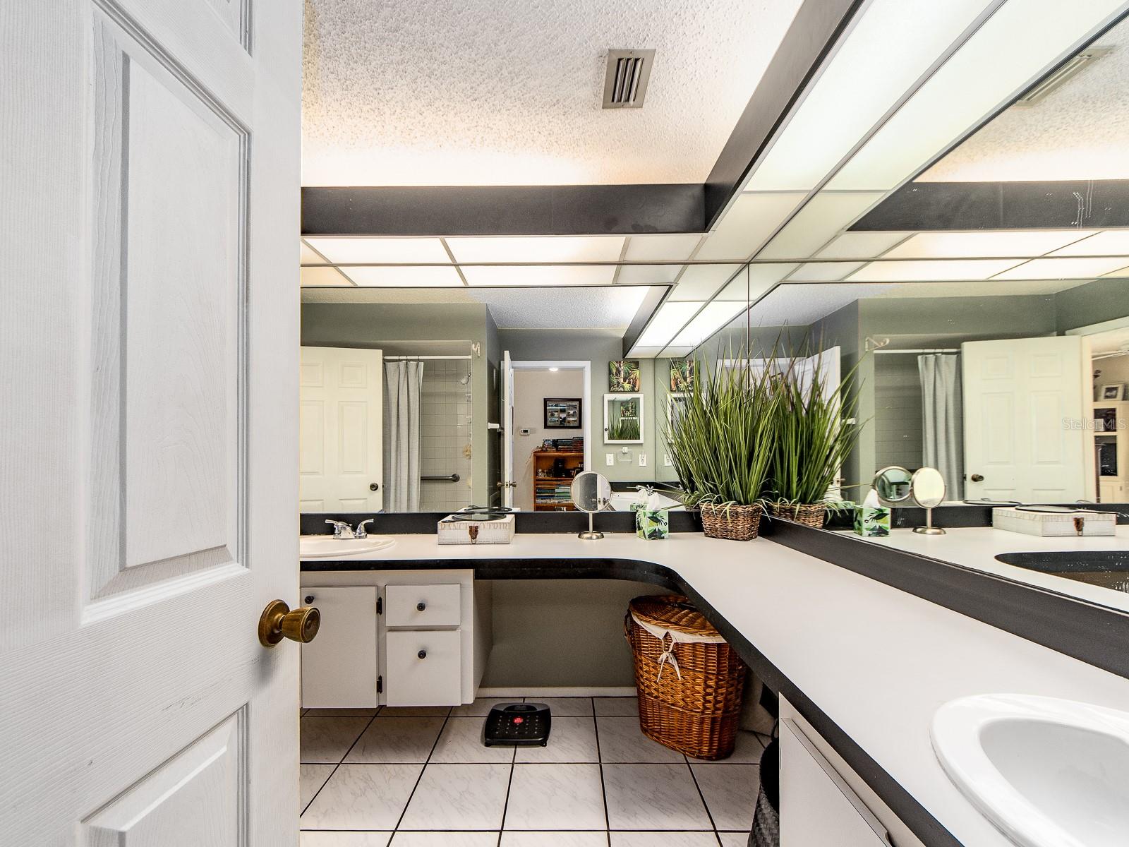 Listing photo id 21 for 7300 Dogleg Court