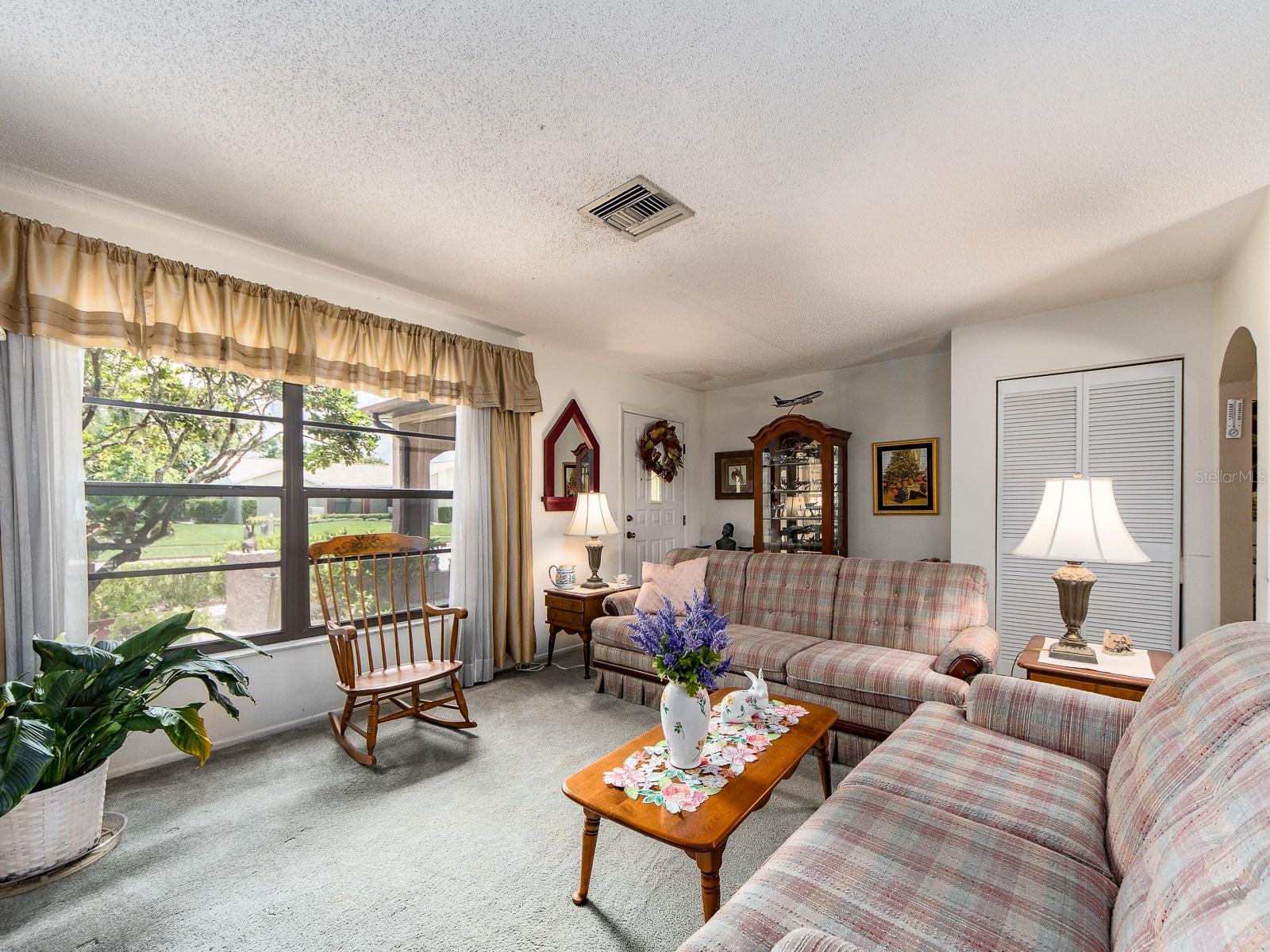Listing photo id 2 for 7300 Dogleg Court