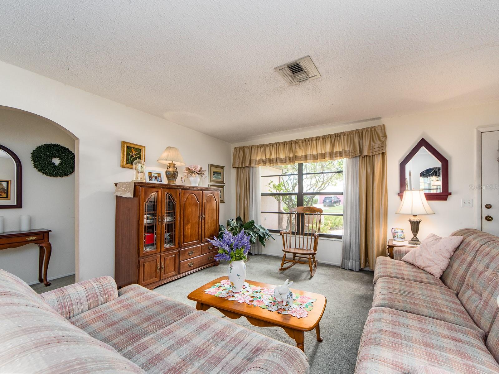 Listing photo id 3 for 7300 Dogleg Court