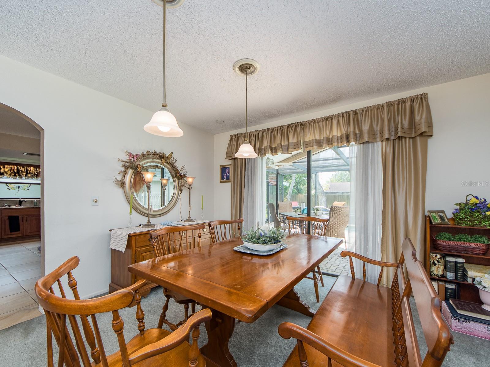 Listing photo id 4 for 7300 Dogleg Court