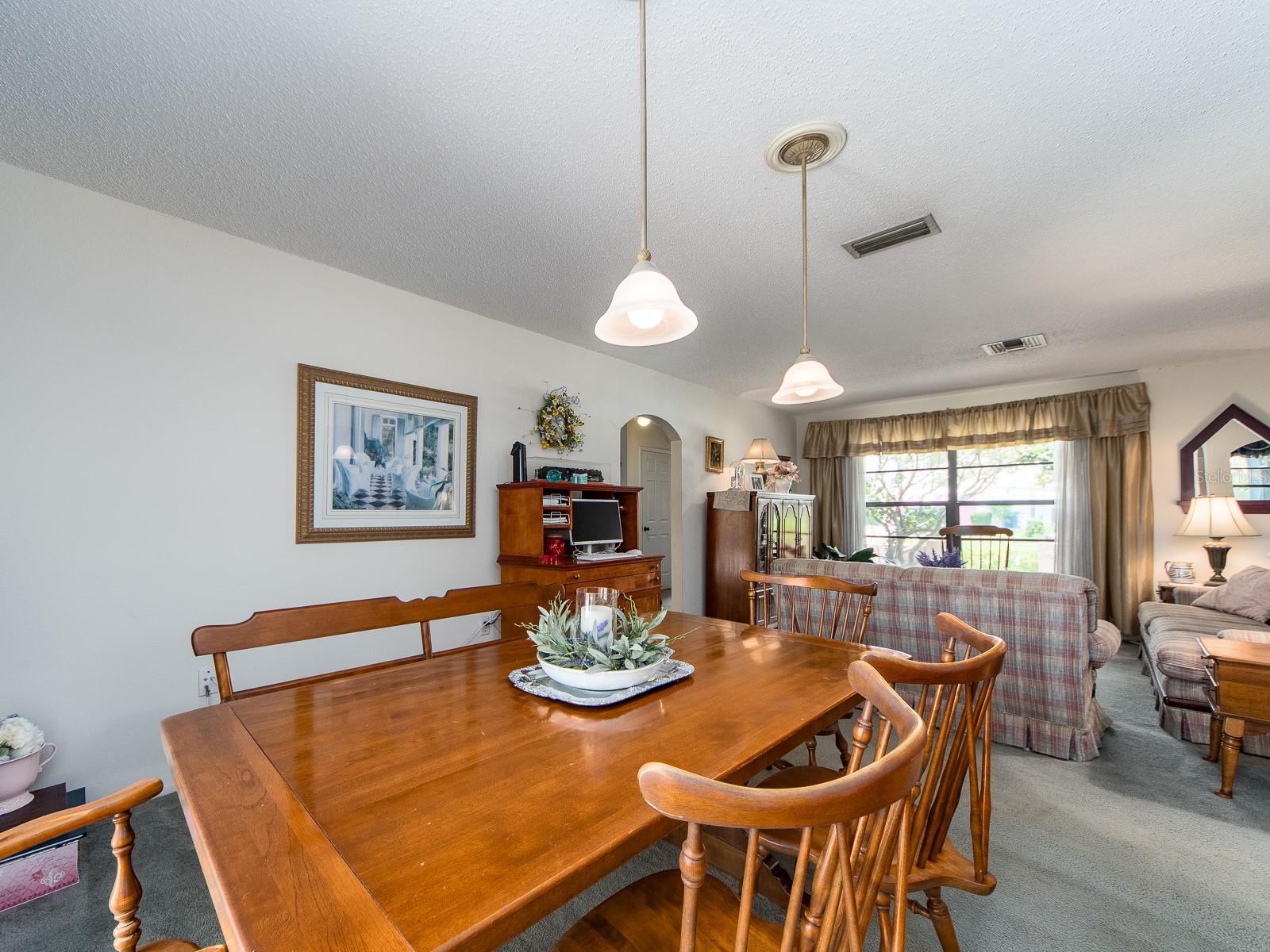 Listing photo id 5 for 7300 Dogleg Court
