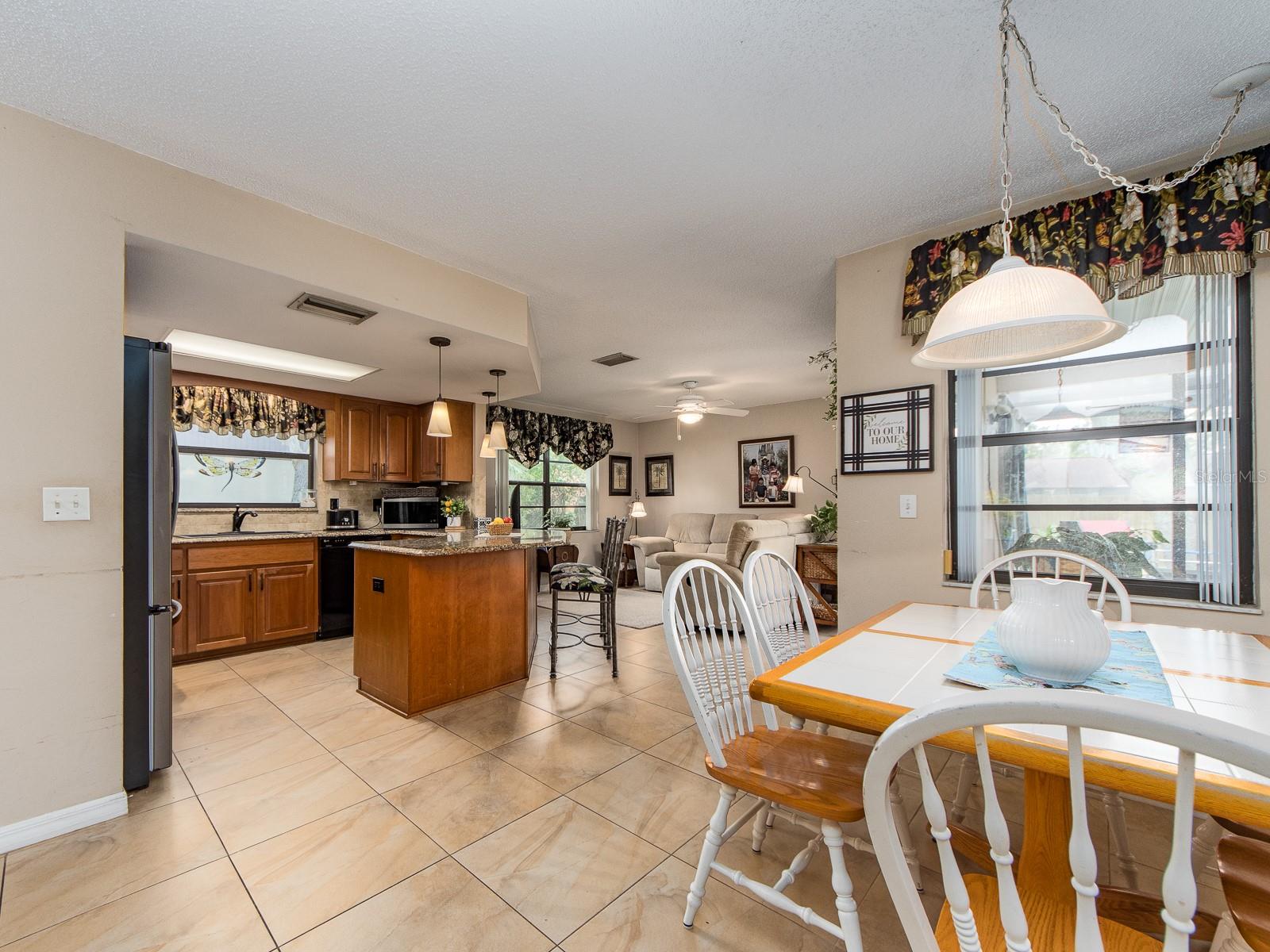 Listing photo id 6 for 7300 Dogleg Court