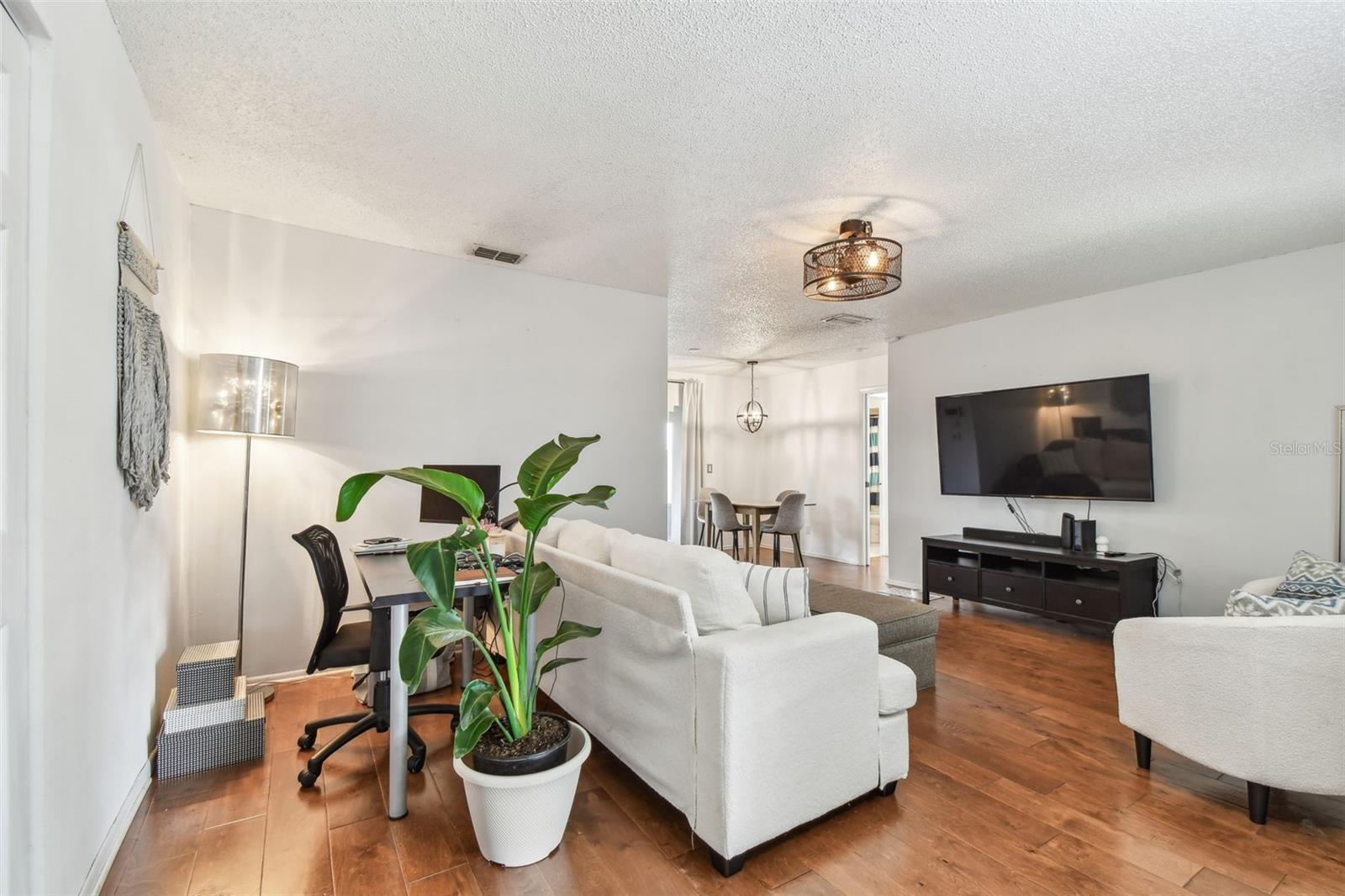 Image 5 of 69 For 604 Limetree Drive