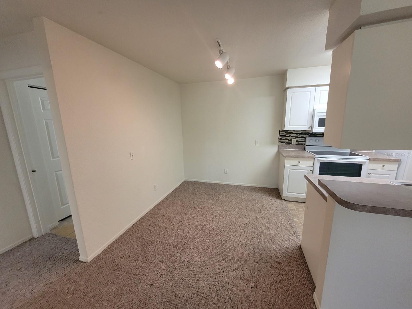 Listing photo id 4 for 36027 Deer Creek Drive 103